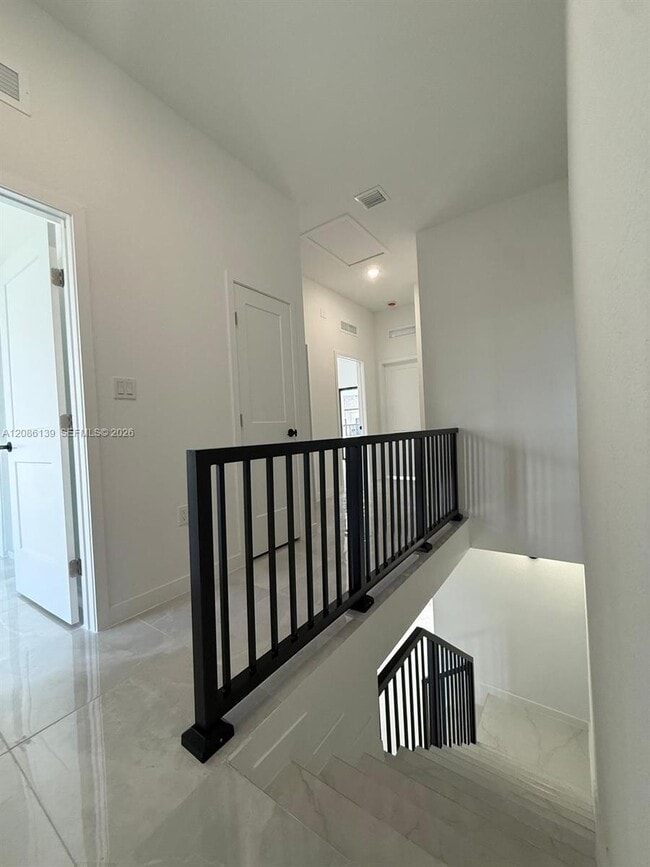 1416 W Davis Pkwy