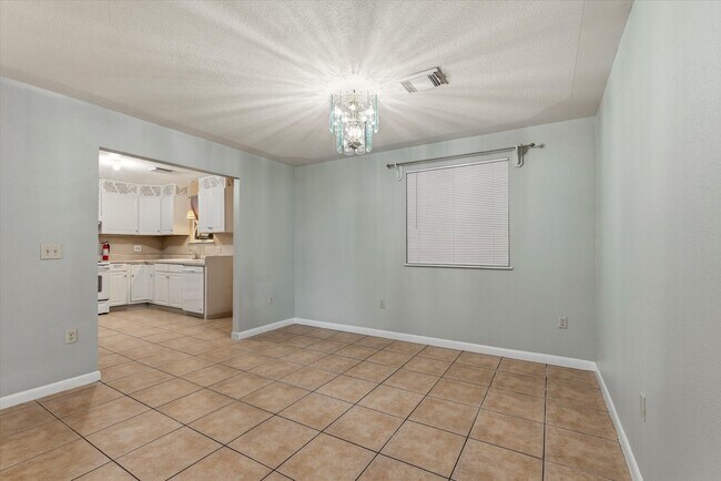 Photo - 831 Terryhollow St