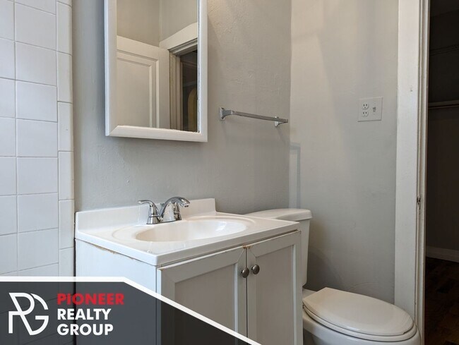 511 W Melrose St Unit 206