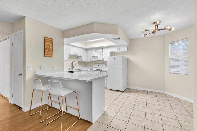 Photo - 924 Falconhead Ln