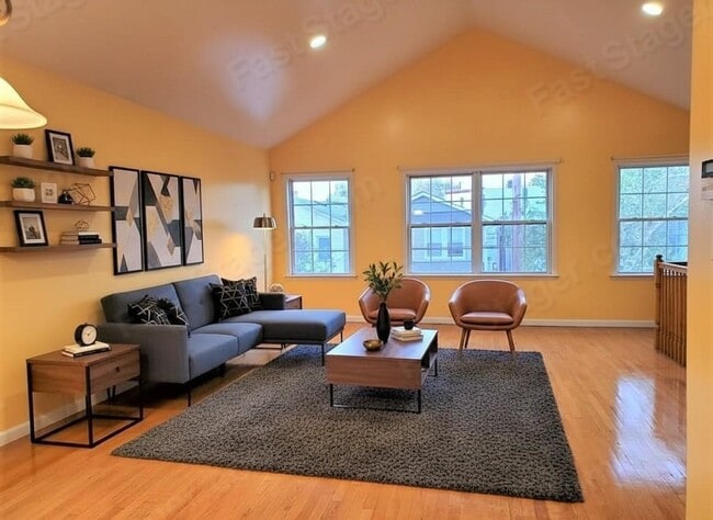 Building Photo - 27 Jewett Ave Unit 2