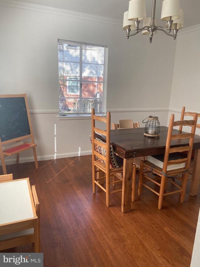 Photo - 3023 Crest Ave