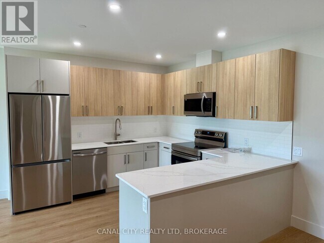 Photo - 8 Hutt Ln