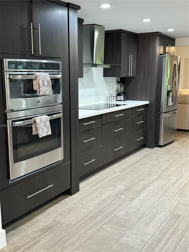 Photo - 3231 Salzedo St