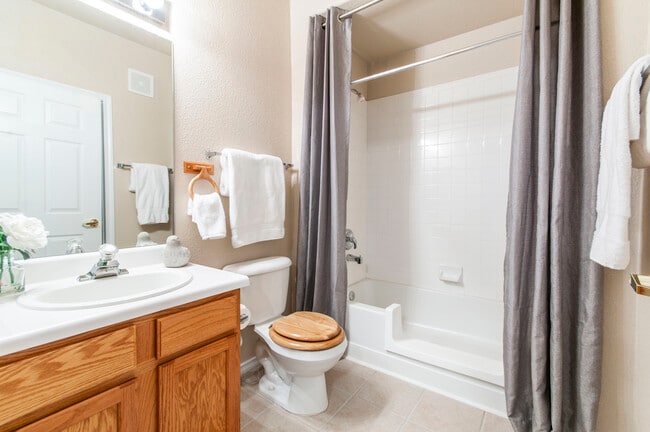 Building Photo - 3960 Riviera Grove Unit 101