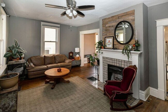 Photo - 2384 Glenmawr Ave