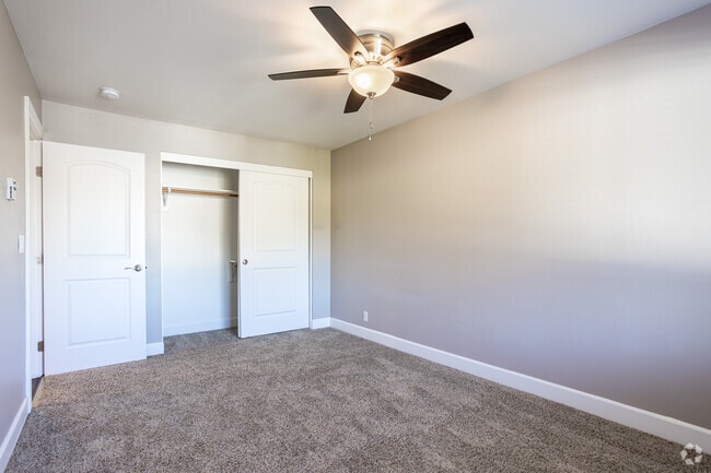 2BR, 1BA - 800SF