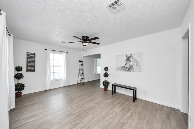 Building Photo - 2210 Detering St