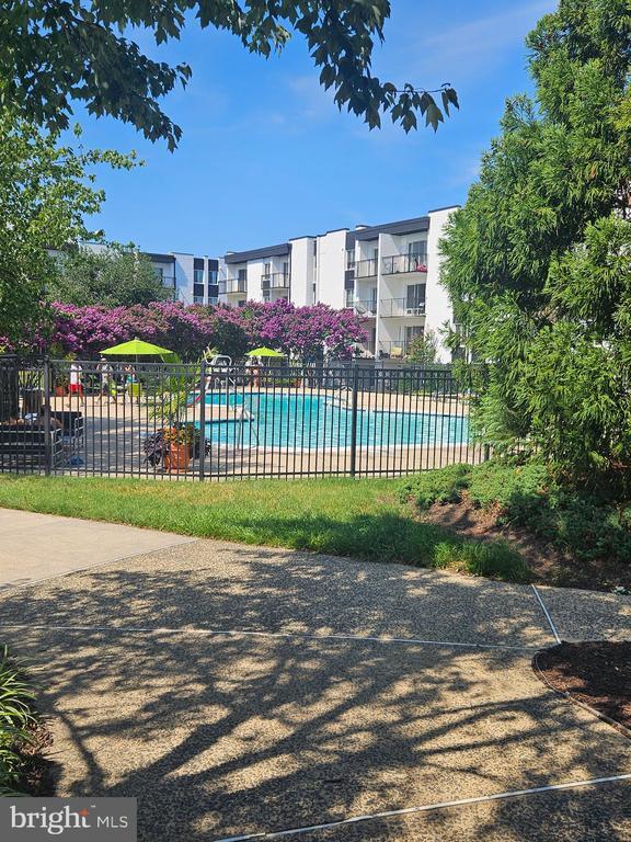 Building Photo - 16 S Van Dorn St Unit 201