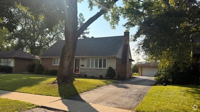 Building Photo - 8937 Southfield Dr Rental
