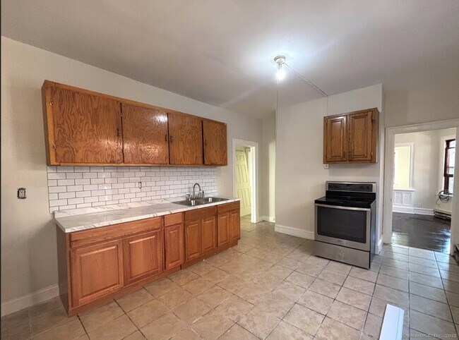 Photo - 72 Sterling St