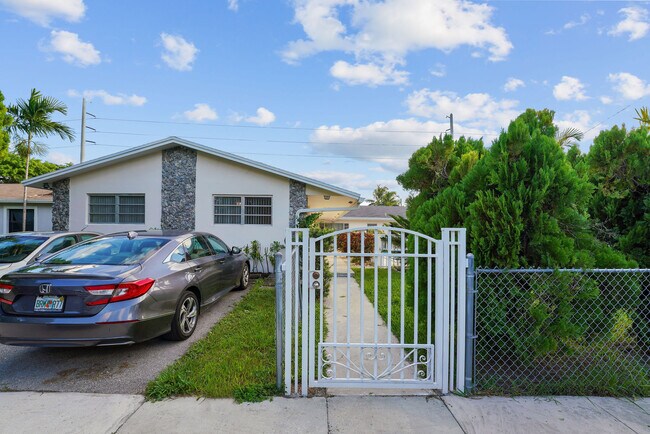 Photo - 808 NE 8th St