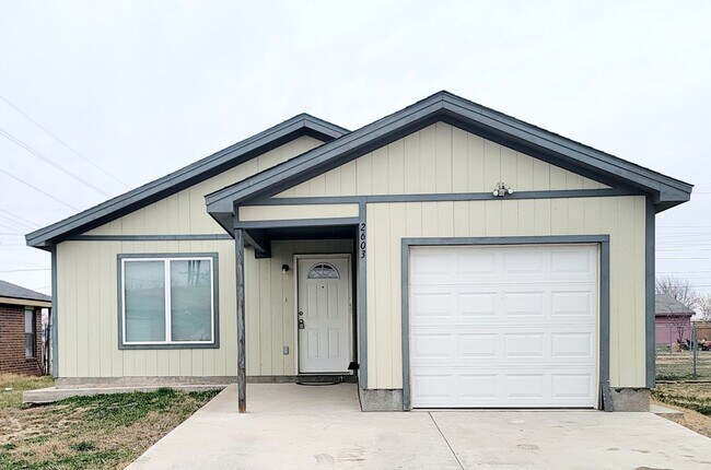 Building Photo - 3 bedroom 2 bath home