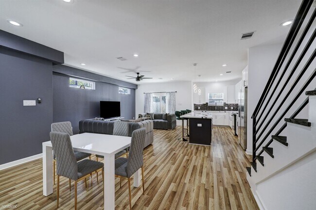 Photo - 3 br, 2.5 bath Duplex - 5126 Lyndhurst Dri...