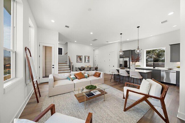 Photo - 835 Elkhart St