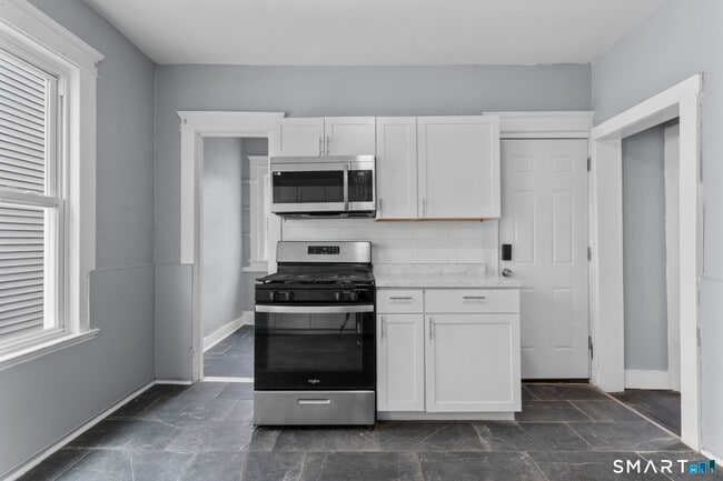78 Shelton Ave Unit 2nd Flr