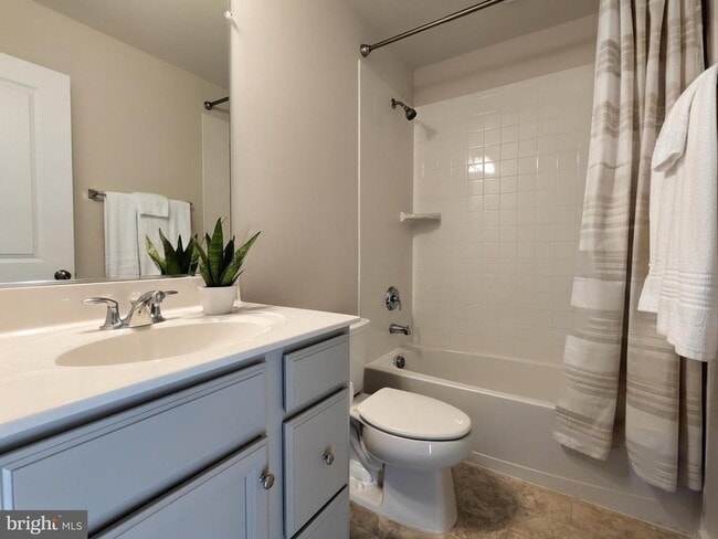 Photo - 23365 Leyland St