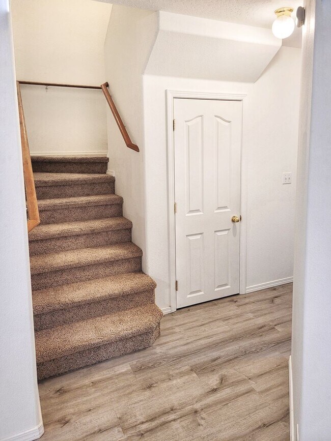 Photo - Beautiful 3 bed 1.5 bath Townhome with garage in Nampa!