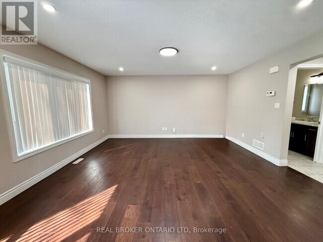 Photo - 8 Alexander Cir