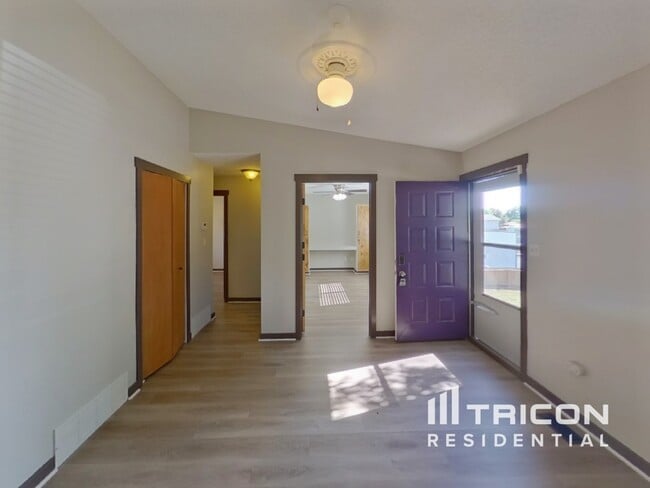 Photo - 7325 Woodstock St