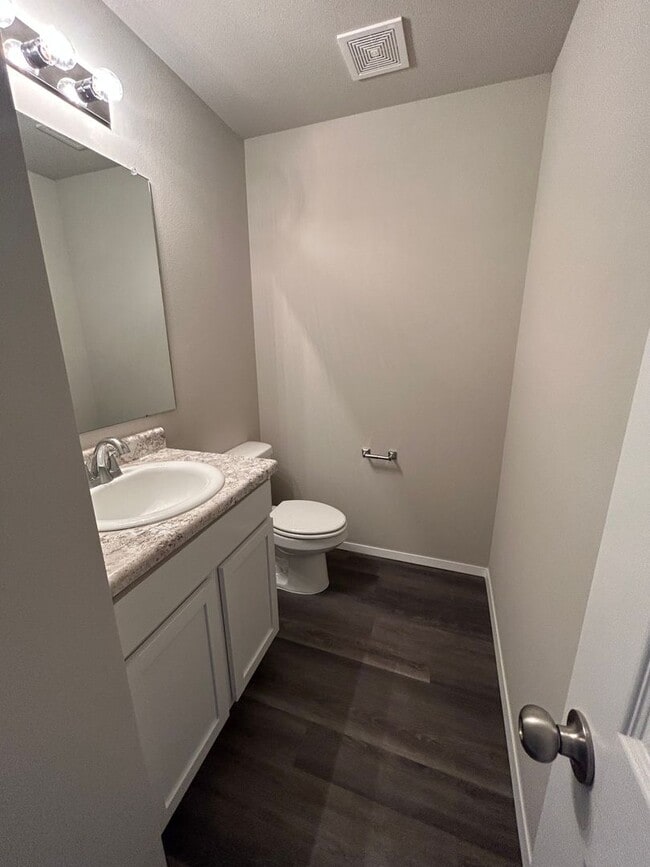 Building Photo - 3 bedroom 2 1/2 bath house with 2 car garage.