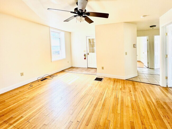 Photo - 46 King St Unit A