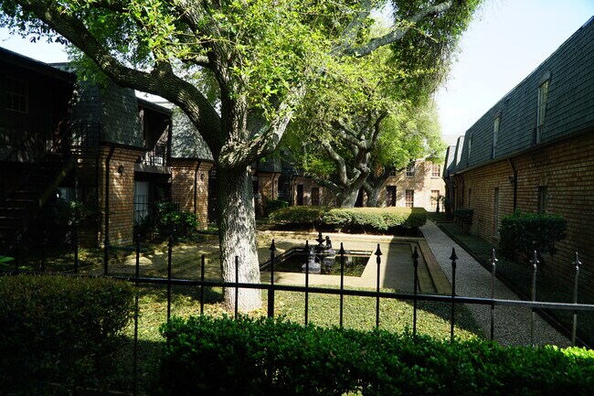 vista al patio desde el patio trasero - 711 Holiday Dr Unidad 31