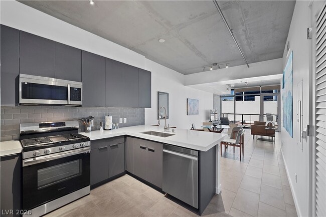 Building Photo - 353 E Bonneville Ave Unit 505