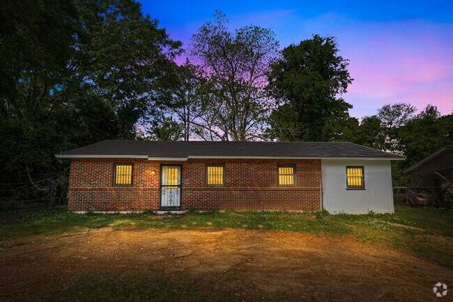Building Photo - Stylish & Newly Renovated 4 Bedroom 2 Bath... Rental