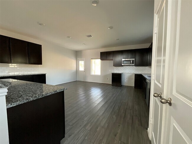 Photo - 8039 Brooks Crossing Dr