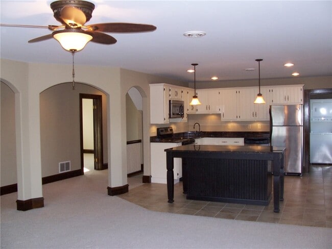 Building Photo - 161 Oakwood Ave Rental
