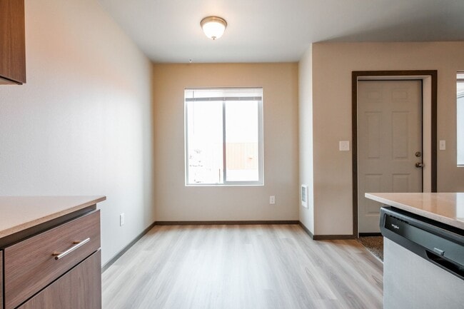 4 Corners Apartments