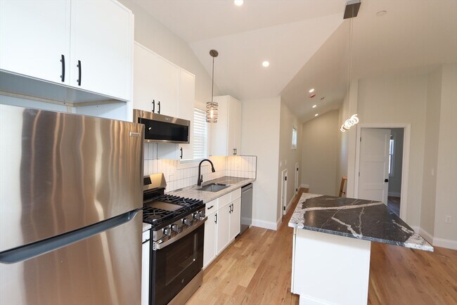 Photo - 14-16-16 Harriet St Unit 2