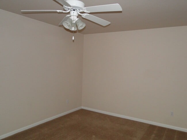 100 Daniels Ct Unidad B