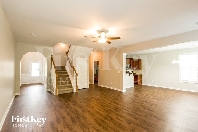 Photo - 5779 Chatham Cir NW