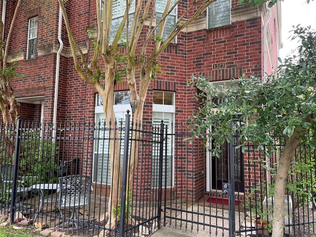 Photo - 1323 Oneil St