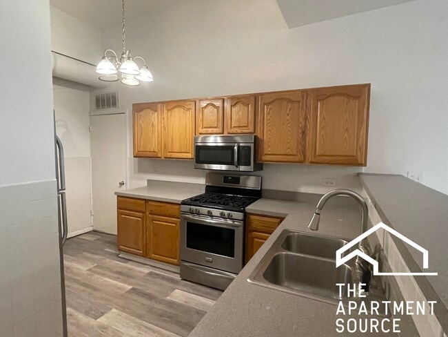 Photo - 1844 W Henderson St Unit Townhome