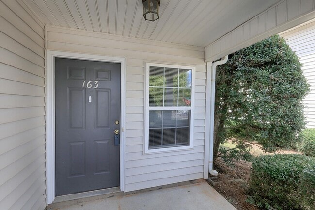 Photo - 163 Springwood Ln