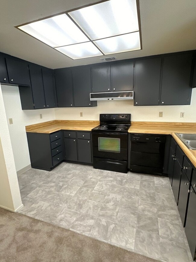 Photo - Adorable Rancho 3/2~~!  Please see entire add for viewings!!