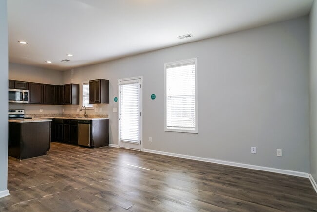 Photo - 115 Oakdale Ave