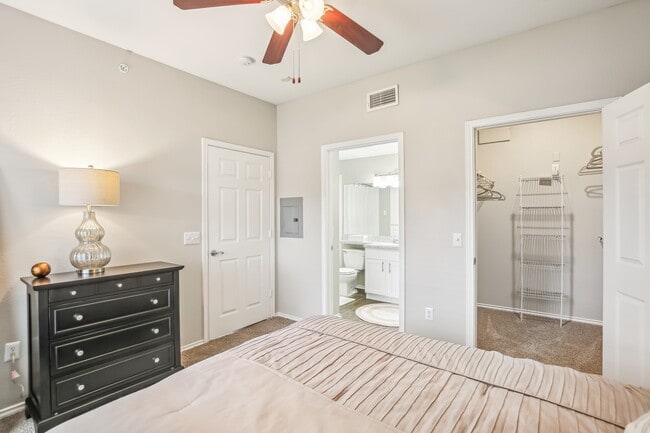 Stone Canyon Apartment Homes