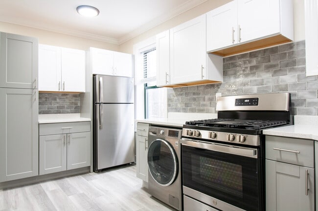 Photo - 3845 N Greenview Unit 1W