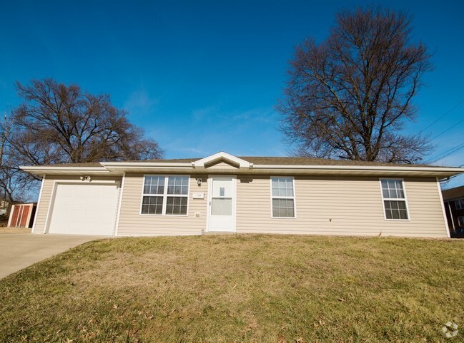 Building Photo - 1600 Marion Dr Rental