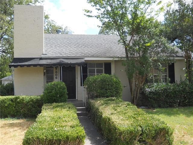 Building Photo - 2806 Hedgerow Dr