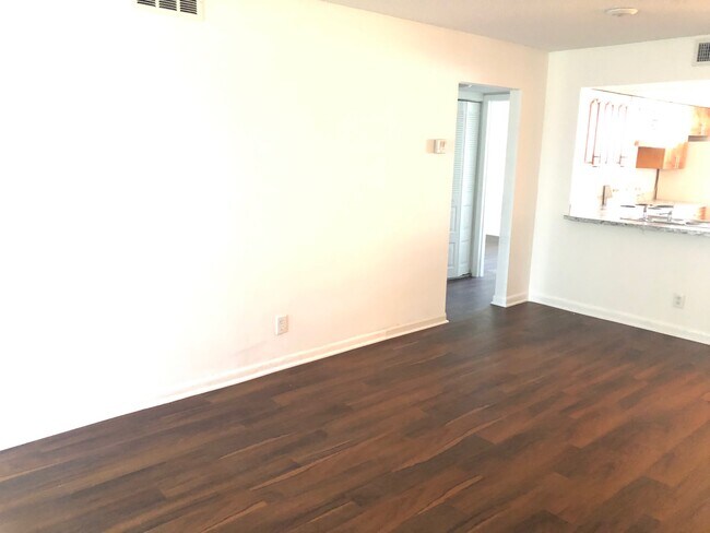 Photo - 203 Lake Pointe Dr Unidad 108