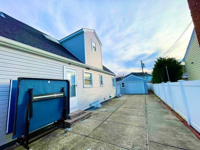 Photo - 278 Devonshire Dr