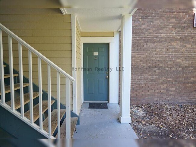 Beautiful 2-Bedroom Condo with Lake Views in Carrollwood