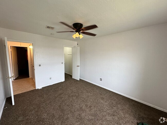 Building Photo - 2 bed/ 1 bath condo in Bethany