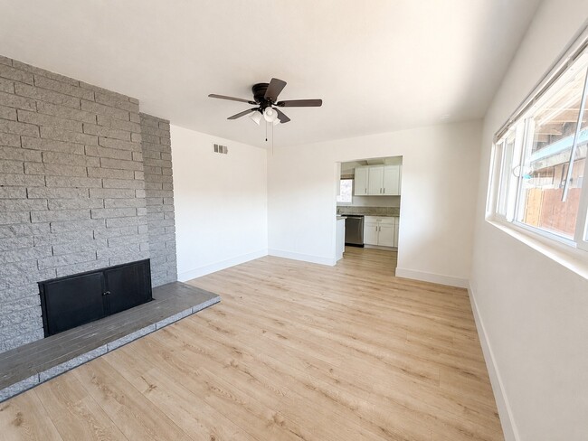 Photo - 240 E Winchester Dr