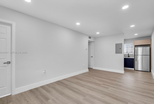 Photo - 560 NE 63rd St Unidad 3